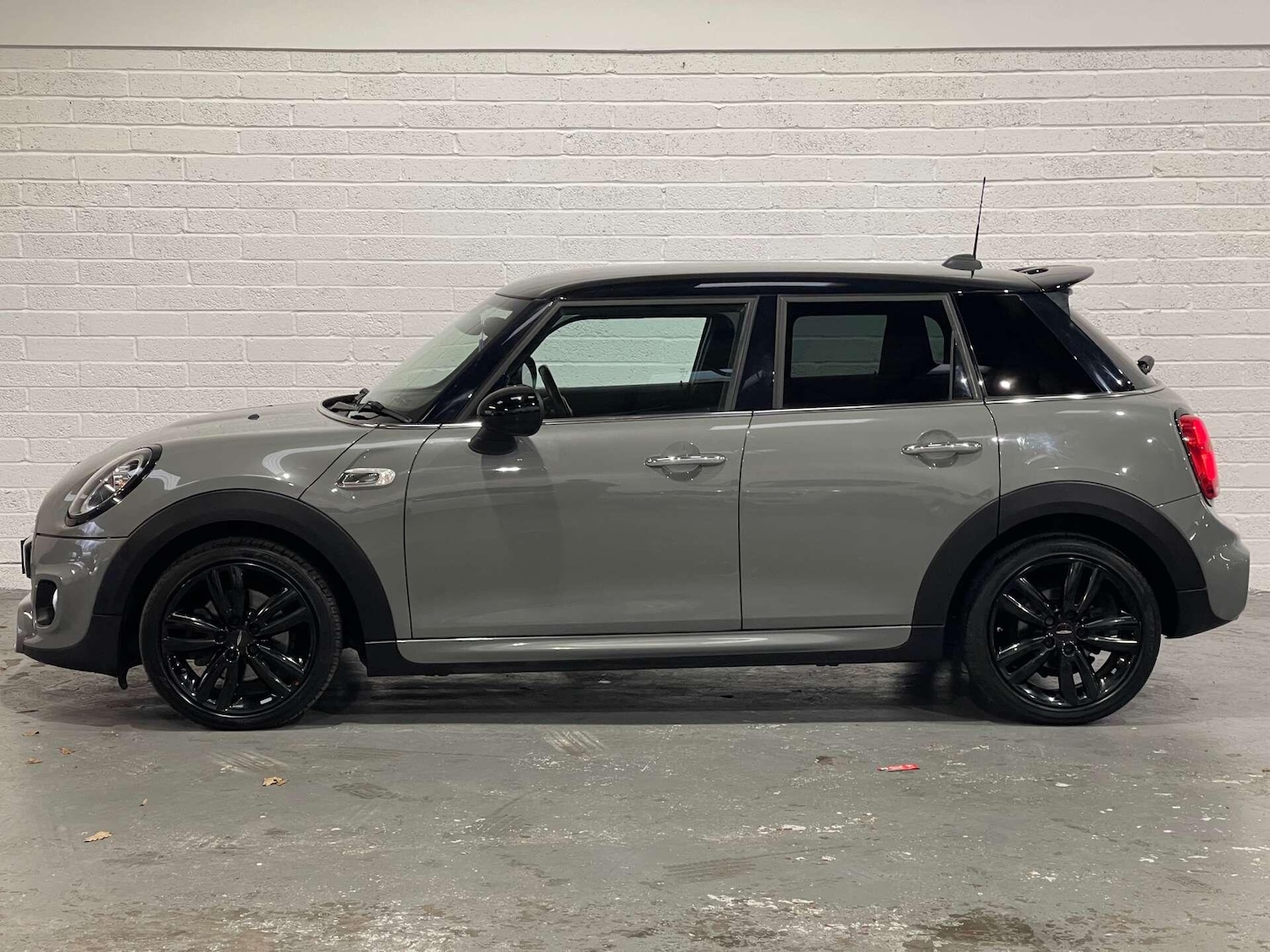 Used MINI Hatch 2018 for sale - 76936558: Photo 5