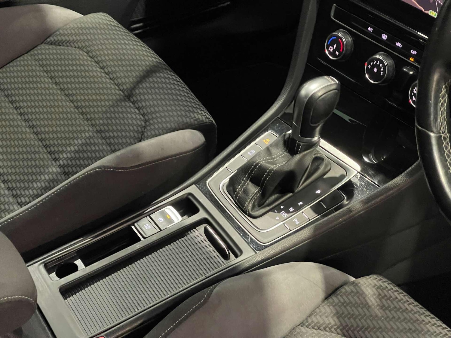 Used Volkswagen Golf 2018 for sale - 76935917: Photo 28