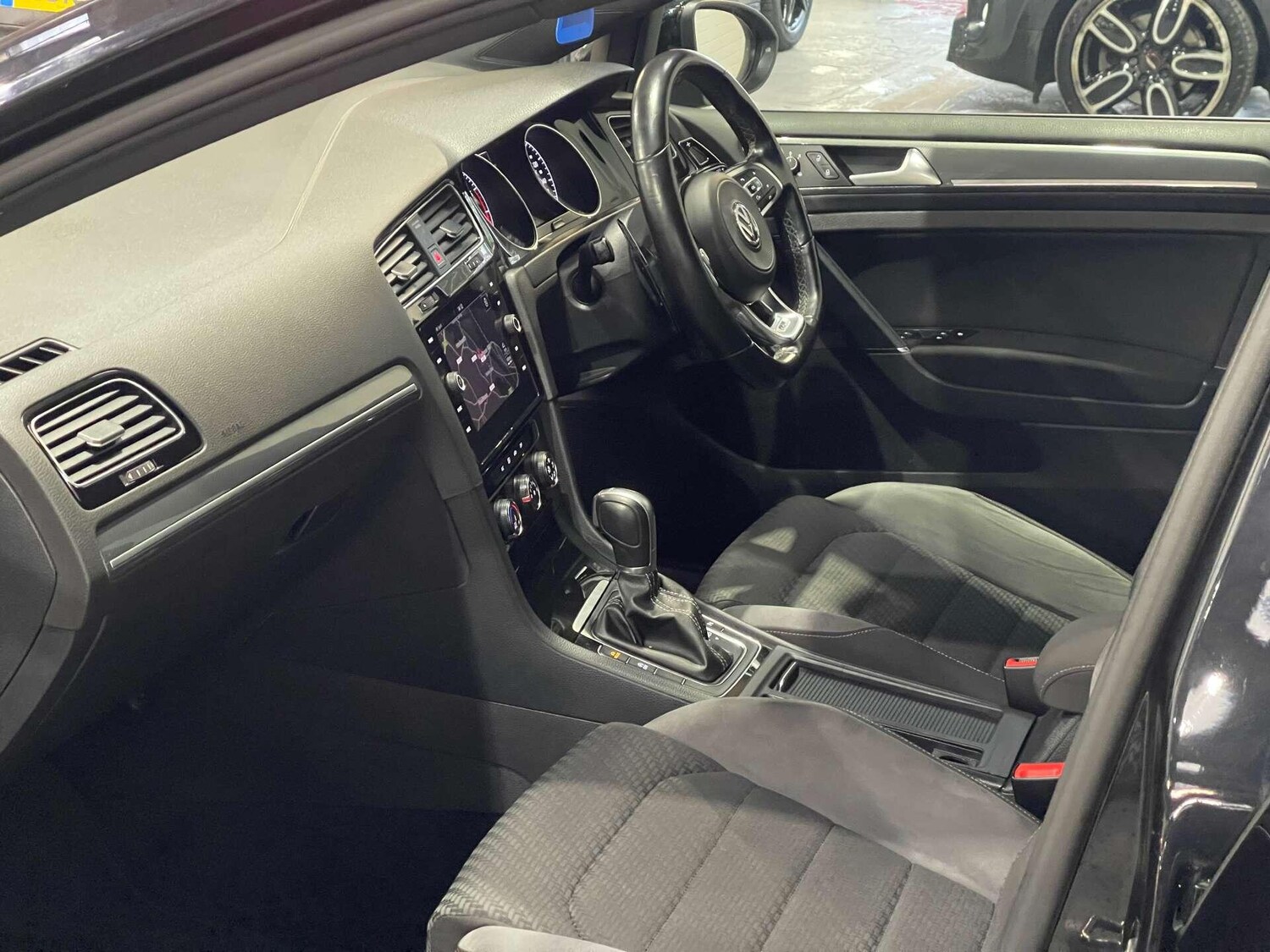 Used Volkswagen Golf 2018 for sale - 76935917: Photo 40