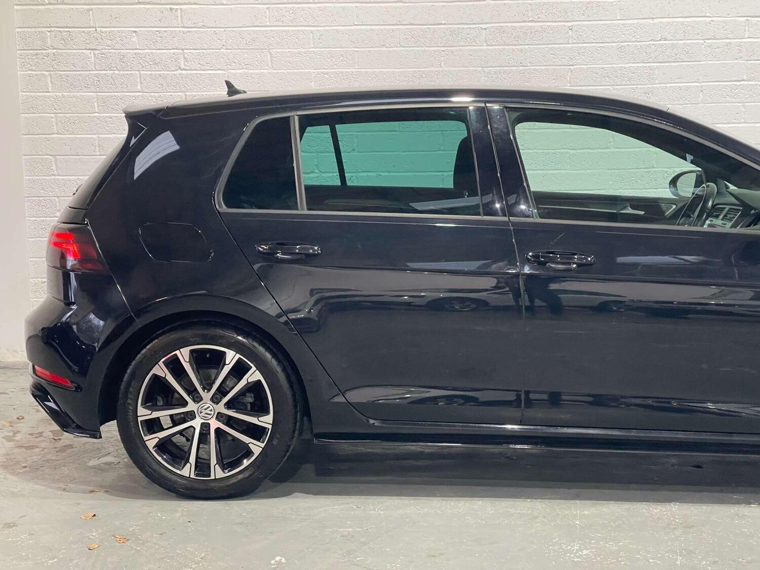 Used Volkswagen Golf 2018 for sale - 76935917: Photo 61