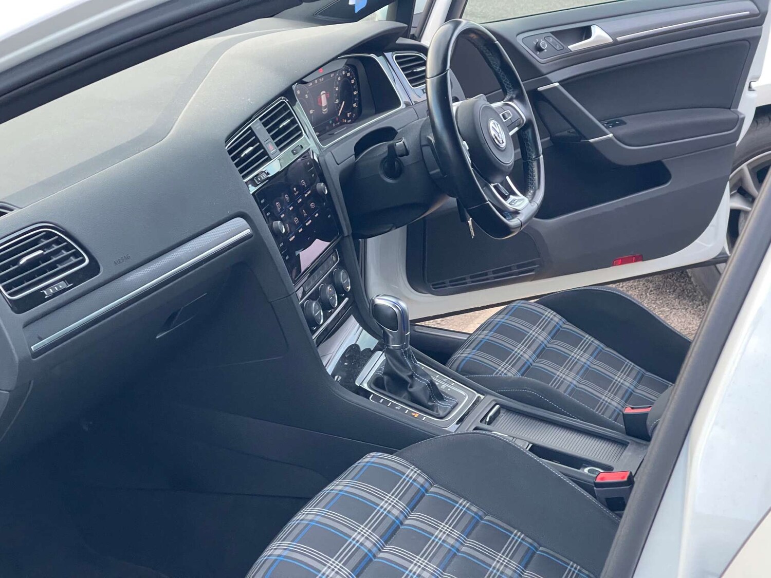 Used Volkswagen Golf 2018 for sale - 77493705: Photo 43