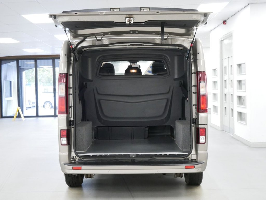 Used Vauxhall Vivaro 2017 for sale - 76323200: Photo 4