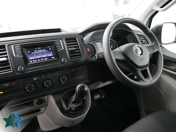 Used Volkswagen Transporter Shuttle 2019 for sale - 78930589: Photo