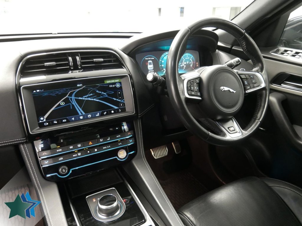 Used Jaguar F-Pace 2017 for sale - 77302008: Photo 2