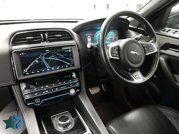 Used Jaguar F-Pace 2017 for sale - 77302008: Photo