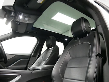 Used Jaguar F-Pace 2017 for sale - 77302008: Photo