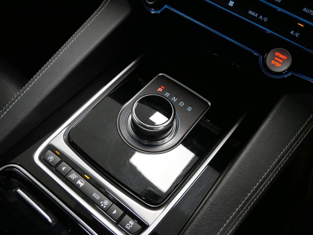 Used Jaguar F-Pace 2017 for sale - 77302008: Photo 6