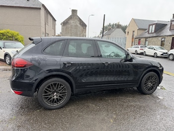 Used Porsche Cayenne 2011 for sale - 78992185: Photo