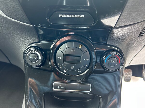Used Ford Fiesta 2013 for sale - 74375851: Photo 14