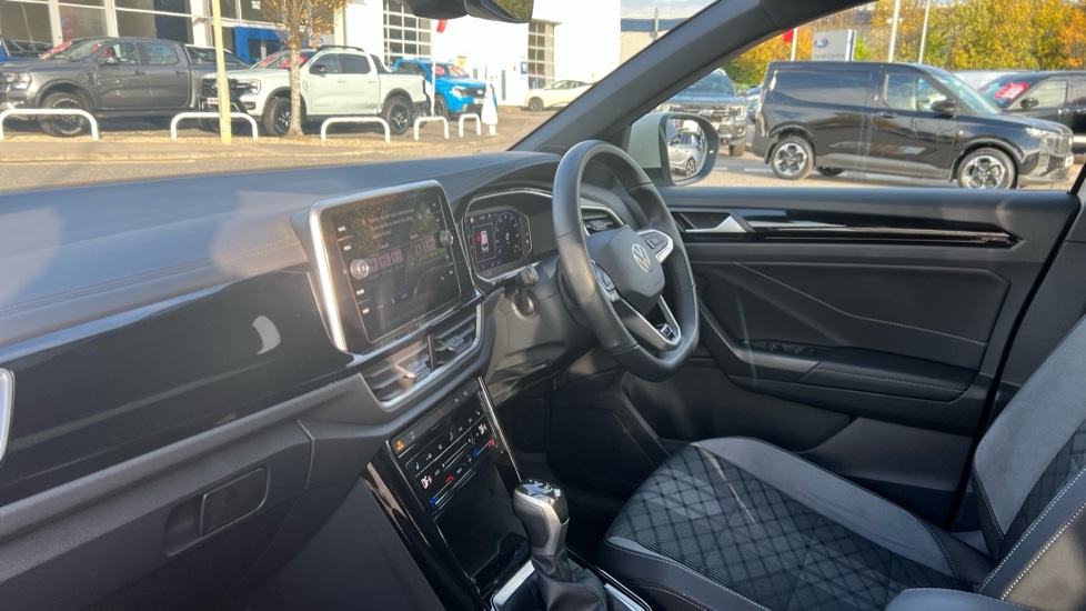 Used Volkswagen T-Roc 2025 for sale - 76575252: Photo 2