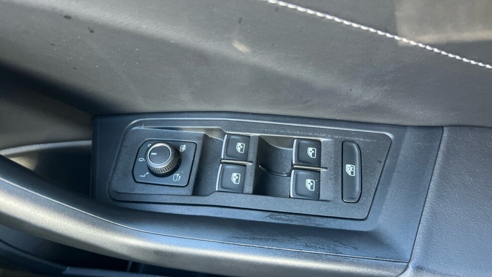 Used Volkswagen T-Roc 2025 for sale - 76575252: Photo 37