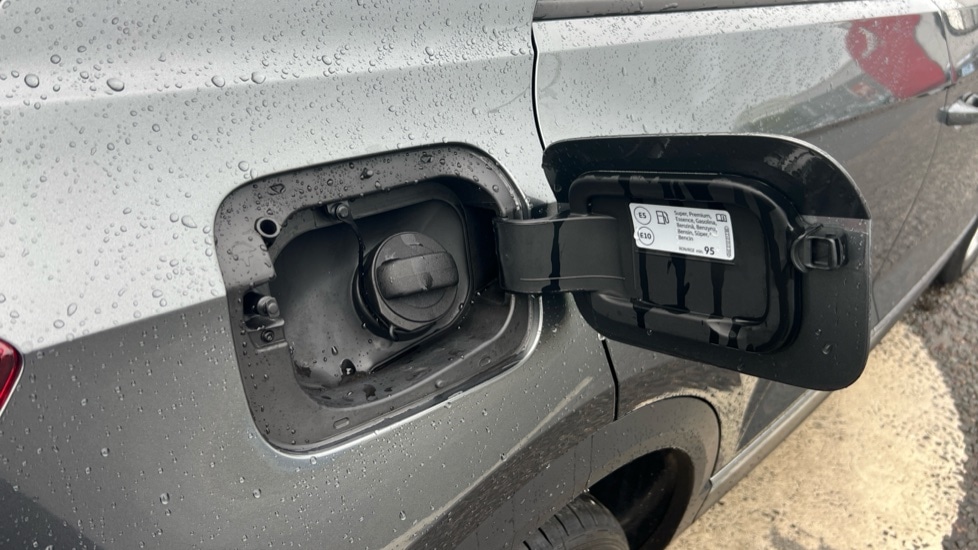 Used Volkswagen T-Roc 2024 for sale - 76528867: Photo 29