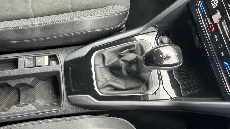 Used Volkswagen T-Roc 2024 for sale - 76528867: Photo 35