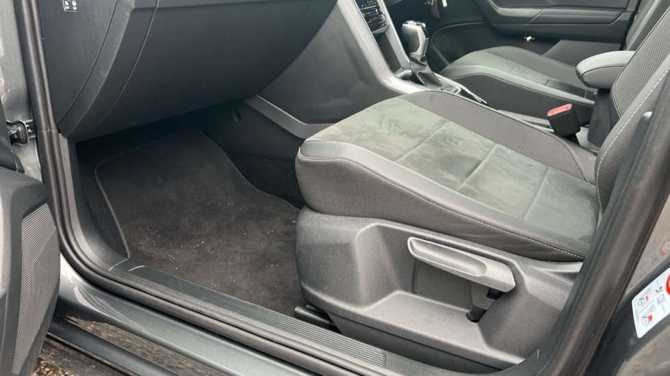 Used Volkswagen T-Roc 2024 for sale - 76528867: Photo 39