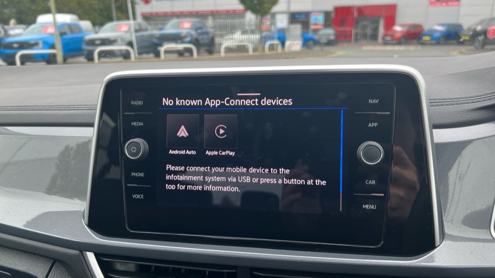 Used Volkswagen T-Roc 2024 for sale - 76528867: Photo 41