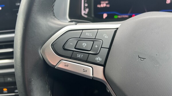 Used Volkswagen T-Roc 2024 for sale - 76007696: Photo 30
