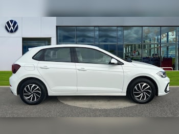 Used Volkswagen Polo 2024 for sale - 76552298: Photo