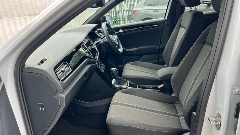 Used Volkswagen T-Roc 2021 for sale - 76475056: Photo 2