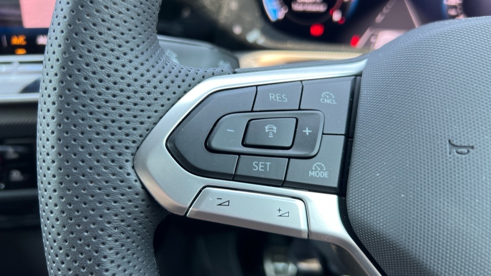 Used Volkswagen Golf 2024 for sale - 76563693: Photo 31