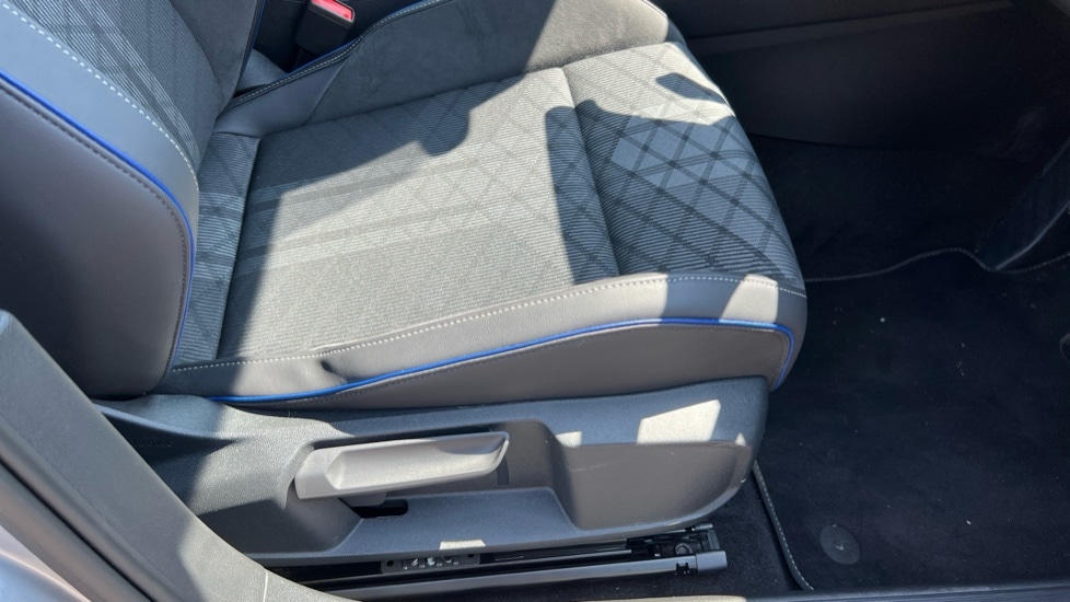 Used Volkswagen Golf 2024 for sale - 76563693: Photo 38