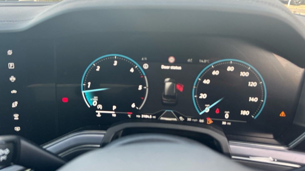 Used Volkswagen Touareg 2025 for sale - 76086523: Photo 14