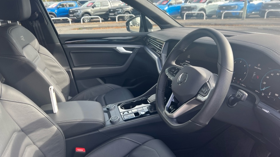 Used Volkswagen Touareg 2025 for sale - 76086523: Photo 2