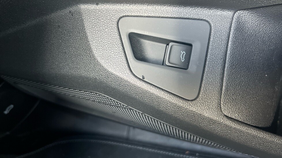 Used Volkswagen Touareg 2025 for sale - 76086523: Photo 49