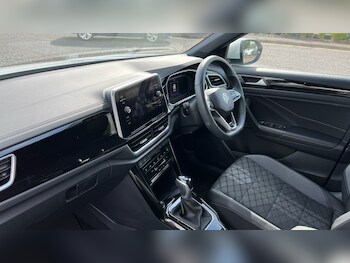 Used Volkswagen T-Roc 2023 for sale - 75815443: Photo