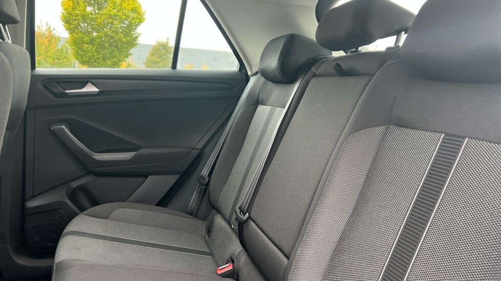 Used Volkswagen T-Roc 2024 for sale - 76297368: Photo 15