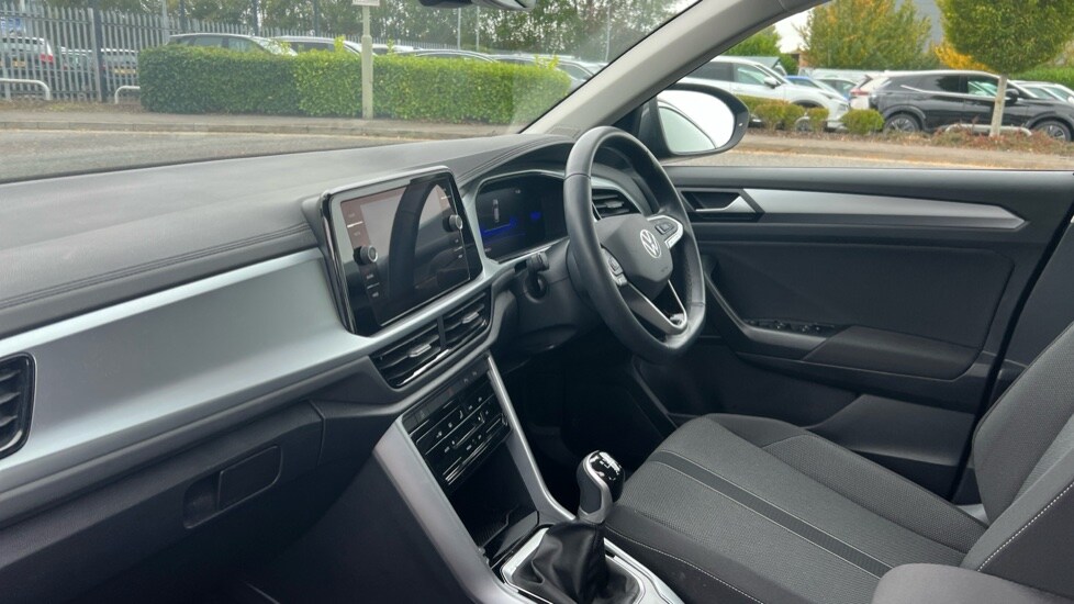 Used Volkswagen T-Roc 2024 for sale - 76297368: Photo 2