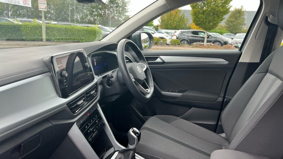 Used Volkswagen T-Roc 2024 for sale - 76297368: Photo 28