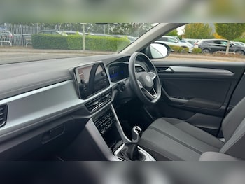 Used Volkswagen T-Roc 2024 for sale - 76297368: Photo 2