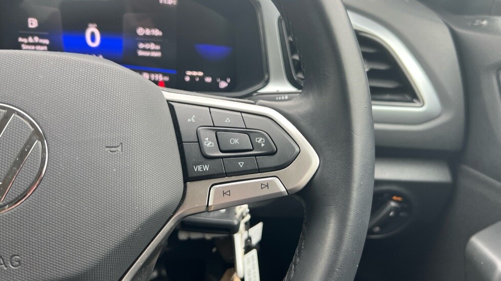 Used Volkswagen T-Roc 2024 for sale - 76297368: Photo 30