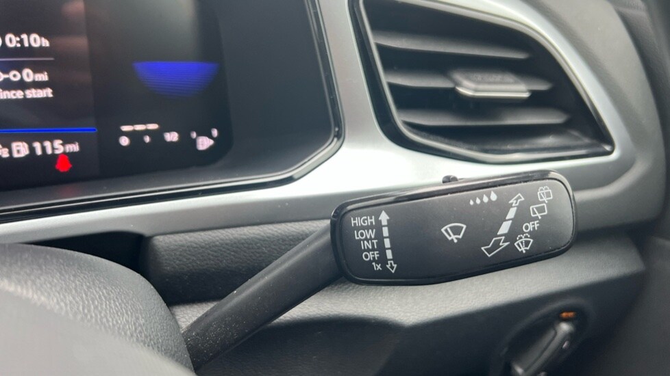 Used Volkswagen T-Roc 2024 for sale - 76297368: Photo 32