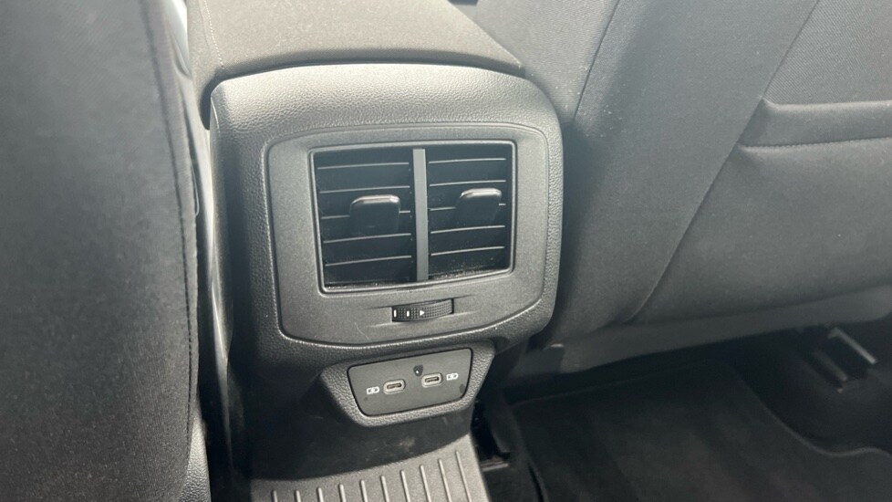 Used Volkswagen T-Roc 2024 for sale - 76297368: Photo 34