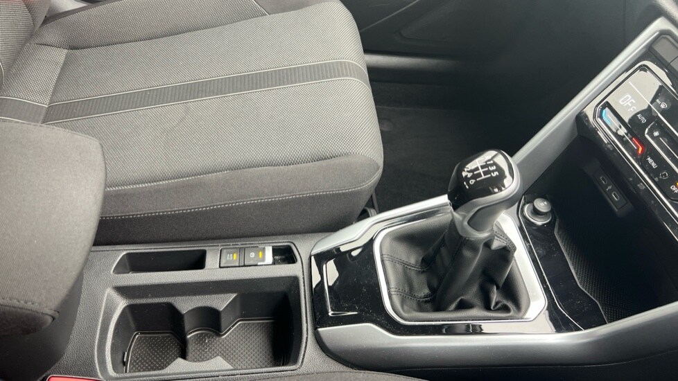 Used Volkswagen T-Roc 2024 for sale - 76297368: Photo 35