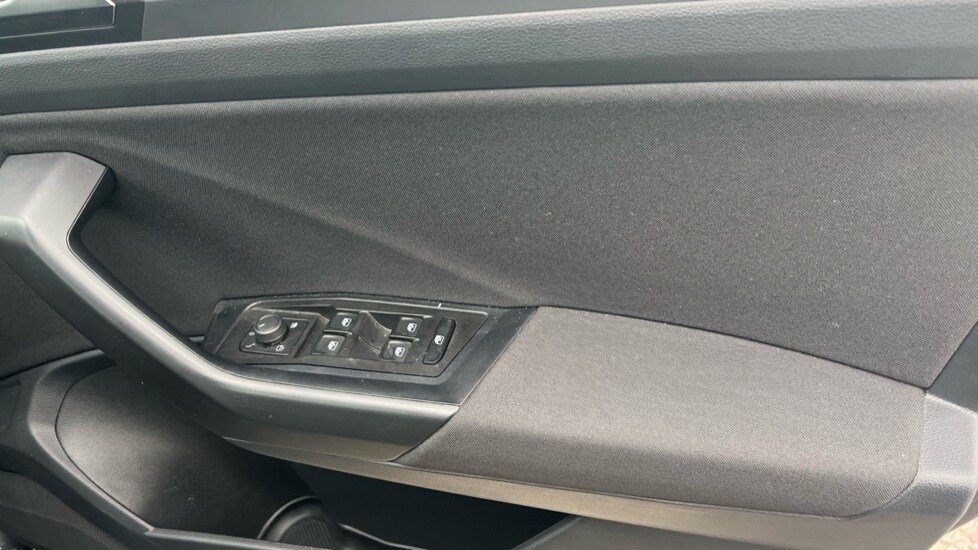 Used Volkswagen T-Roc 2024 for sale - 76297368: Photo 37