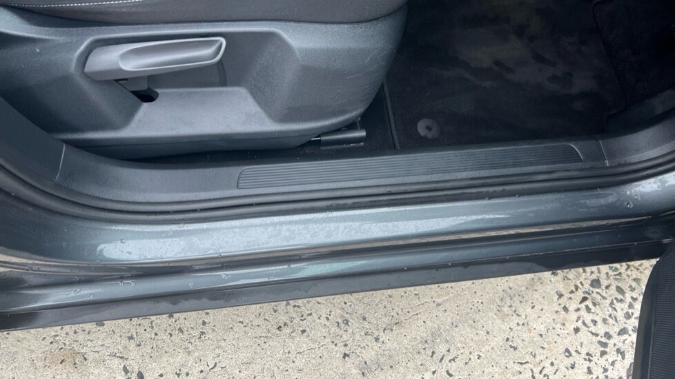 Used Volkswagen T-Roc 2024 for sale - 76297368: Photo 40