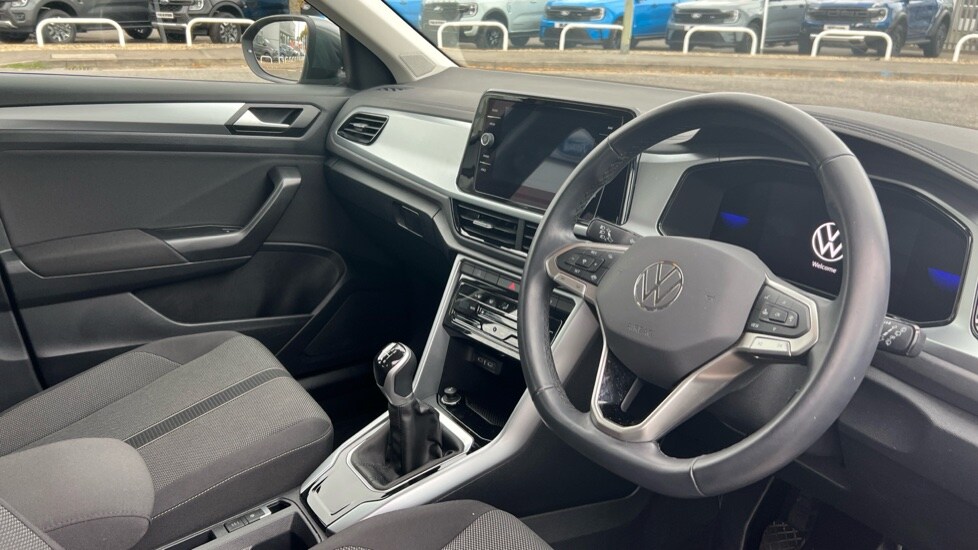 Used Volkswagen T-Roc 2024 for sale - 76297368: Photo 6
