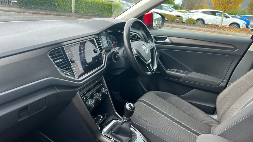 Used Volkswagen T-Roc 2018 for sale - 76552506: Photo 2