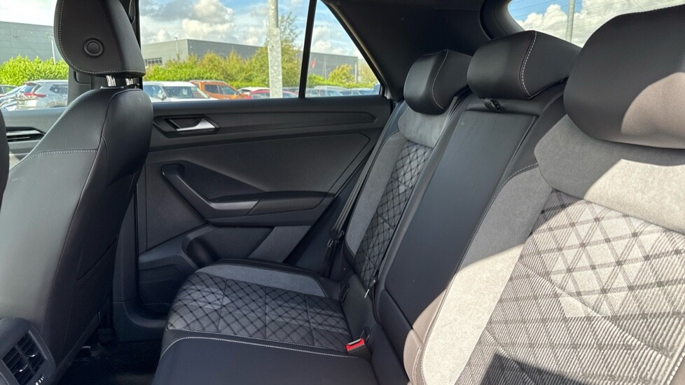 Used Volkswagen T-Roc 2025 for sale - 75829131: Photo 15