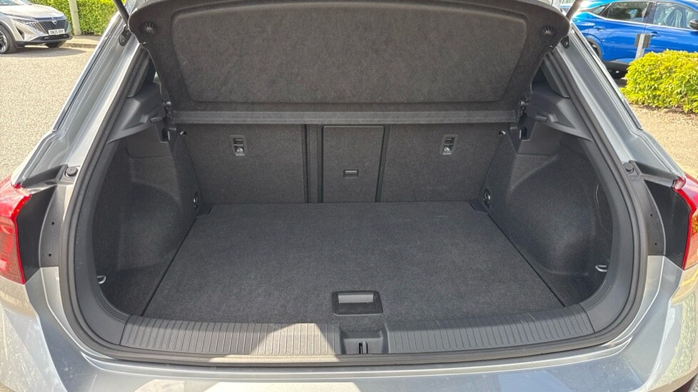 Used Volkswagen T-Roc 2025 for sale - 75829131: Photo 16