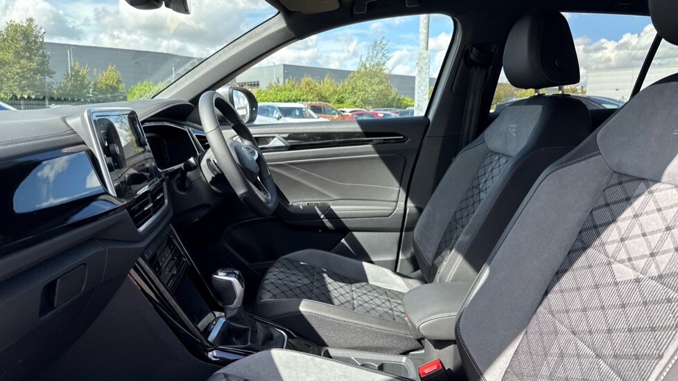 Used Volkswagen T-Roc 2025 for sale - 75829131: Photo 28