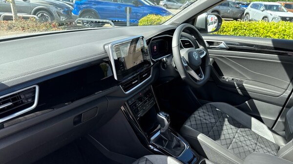 Used Volkswagen T-Roc 2025 for sale - 75829131: Photo 2