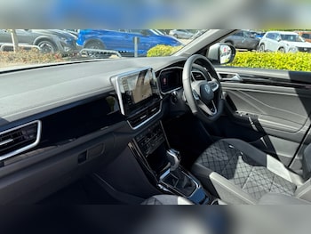 Used Volkswagen T-Roc 2025 for sale - 75829131: Photo 2