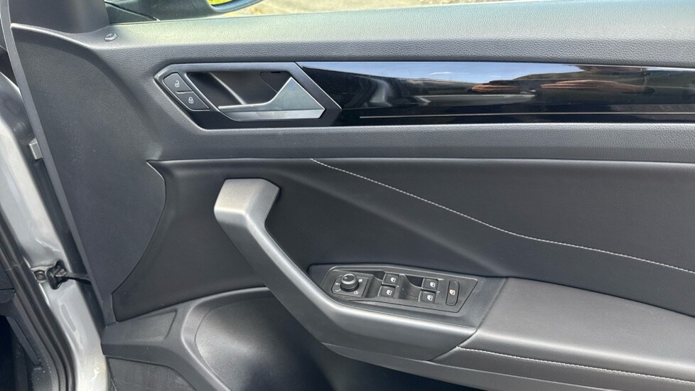 Used Volkswagen T-Roc 2025 for sale - 75829131: Photo 37