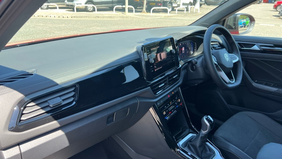 Used Volkswagen T-Roc 2025 for sale - 77050977: Photo 2