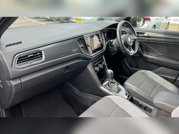 Used Volkswagen T-Roc 2021 for sale - 75860237: Photo