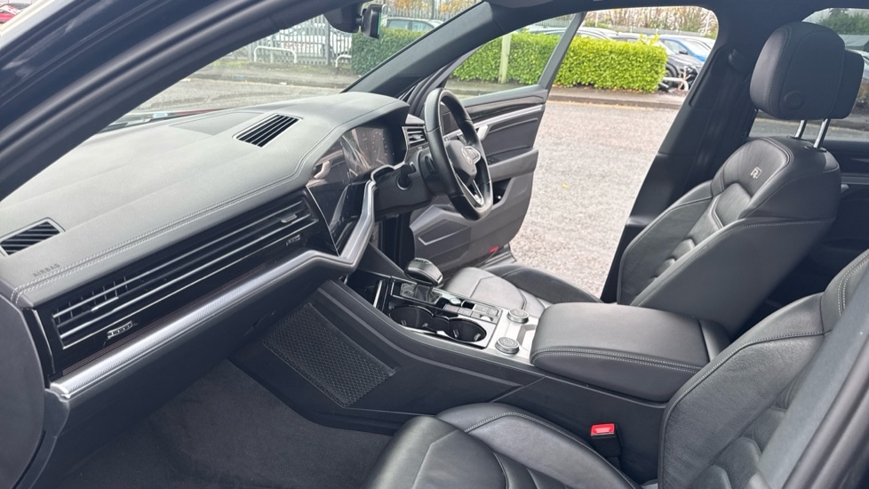 Used Volkswagen Touareg 2020 for sale - 76937564: Photo 2