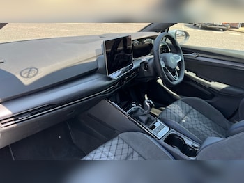 Used Volkswagen Golf 2024 for sale - 75395568: Photo